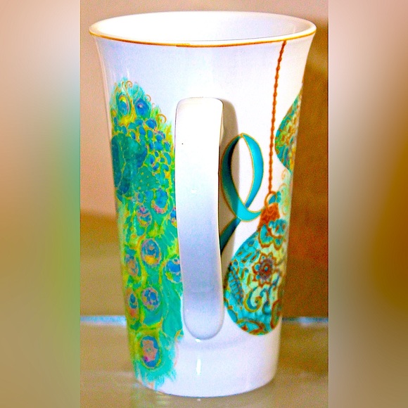 222 FIFTH LAKSHMI HOLIDAY LATTE TALL MUG CUP PORCELAIN NEW PEACOCK PORCELAIN - Picture 4 of 5